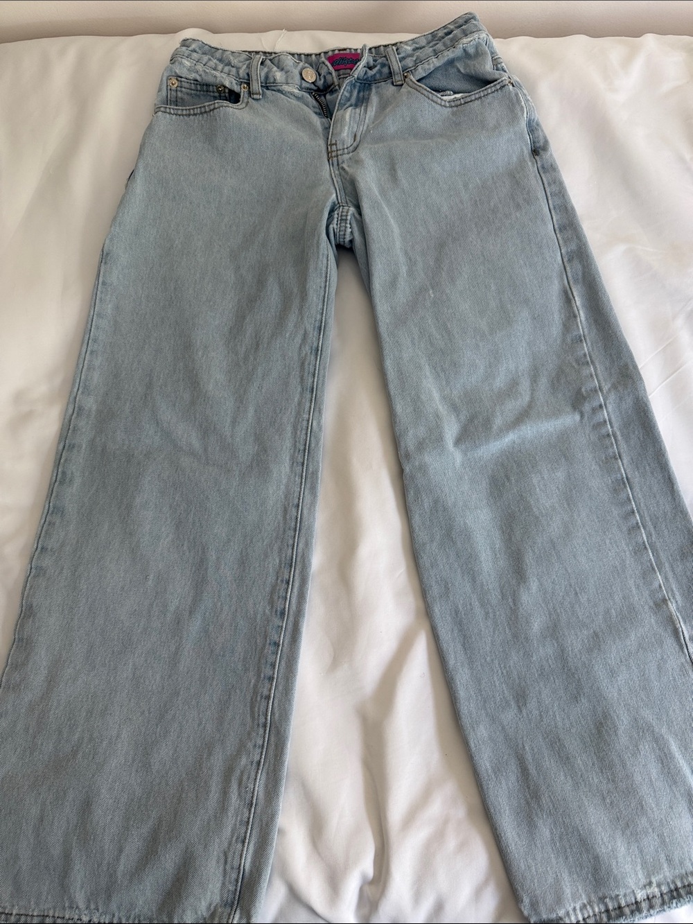 edikted light blue wash lightly distressed baggy jeans